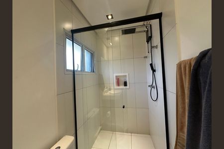 Casa de condomínio para alugar com 330m², 4 quartos e 2 vagasBanheiro da Suíte 2