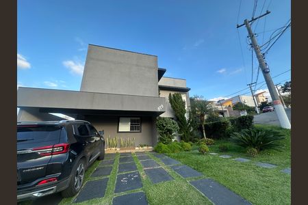 Casa de condomínio para alugar com 330m², 4 quartos e 2 vagasFachada