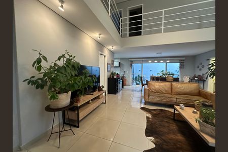 Casa de condomínio para alugar com 330m², 4 quartos e 2 vagasSala