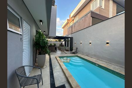 Casa de condomínio para alugar com 330m², 4 quartos e 2 vagasPiscina
