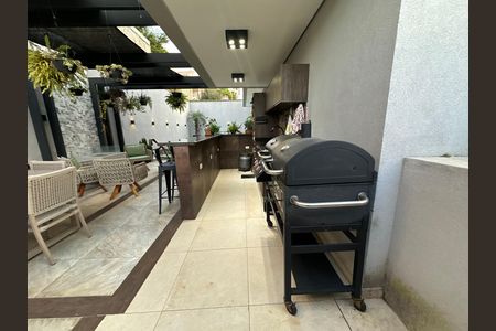 Casa de condomínio para alugar com 330m², 4 quartos e 2 vagasChurrasqueira