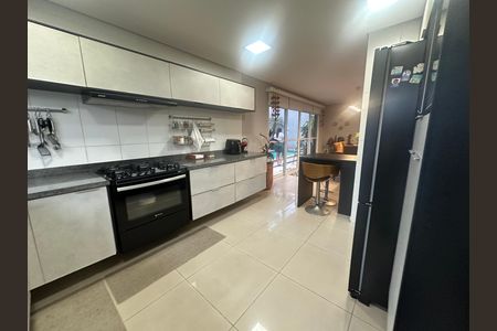 Casa de condomínio para alugar com 330m², 4 quartos e 2 vagasCozinha
