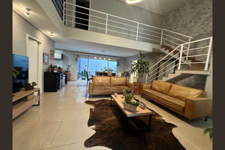 Casa de condomínio para alugar com 330m², 4 quartos e 2 vagasSala