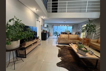 Casa de condomínio para alugar com 330m², 4 quartos e 2 vagasSala