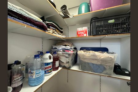 Casa de condomínio para alugar com 330m², 4 quartos e 2 vagasDespensa