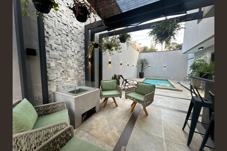 Casa de condomínio para alugar com 330m², 4 quartos e 2 vagasVaranda