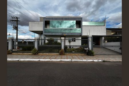 Casa para alugar com 200m², 3 quartos e 3 vagasFachada