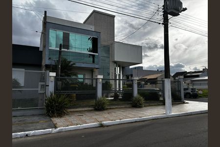 Casa para alugar com 200m², 3 quartos e 3 vagasFachada