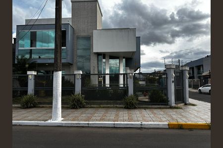 Casa para alugar com 200m², 3 quartos e 3 vagasFachada