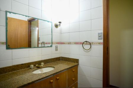 Casa para alugar com 200m², 3 quartos e 2 vagasBanheiro Social
