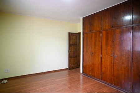 Casa para alugar com 200m², 3 quartos e 2 vagasSuíte