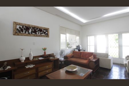 Casa para alugar com 3 quartos, 230m² em Palmeiras, Cabo Frio