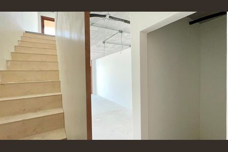 Apartamento à venda com 84m², 1 quarto e 1 vagaEscada