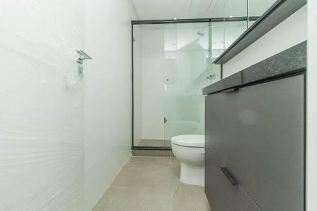 Banheiro de kitnet/studio para alugar com 1 quarto, 41m² em Protásio Alves, Porto Alegre
