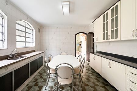 Casa à venda com 166m², 3 quartos e 2 vagas Casa à venda com 166m², 3 quartos e 2 vagasCozinha