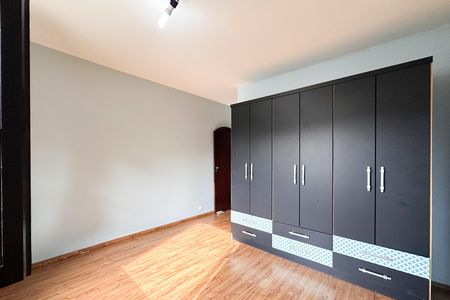 Casa à venda com 166m², 3 quartos e 2 vagas Casa à venda com 166m², 3 quartos e 2 vagasQuarto 2
