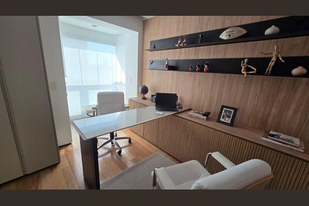 Apartamento à venda com 153m², 3 quartos e 3 vagas Apartamento à venda com 153m², 3 quartos e 3 vagasEscritório