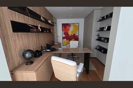 Apartamento à venda com 153m², 3 quartos e 3 vagas Apartamento à venda com 153m², 3 quartos e 3 vagasEscritório