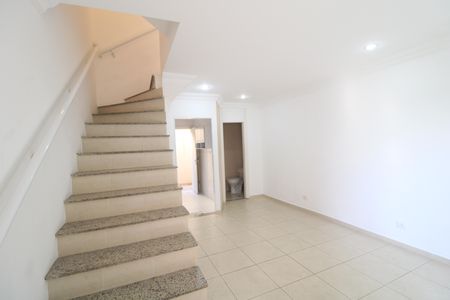 Sala de casa de condomínio à venda com 2 quartos, 100m² em Vila Marari, São Paulo