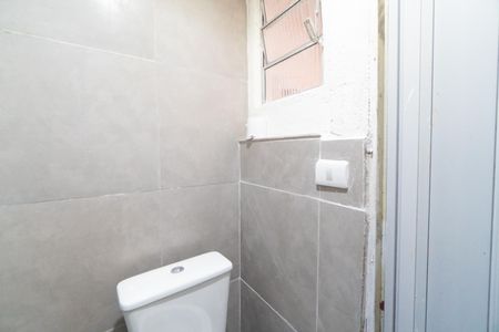 Banheiro de casa para alugar com 1 quarto, 35m² em Vila Babilonia, São Paulo