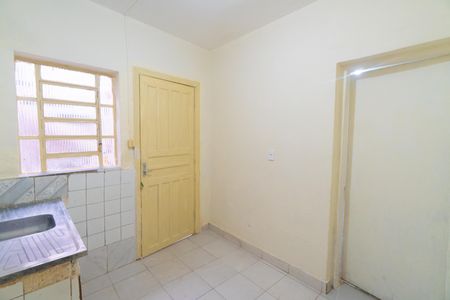 Cozinha de casa para alugar com 1 quarto, 35m² em Vila Babilonia, São Paulo