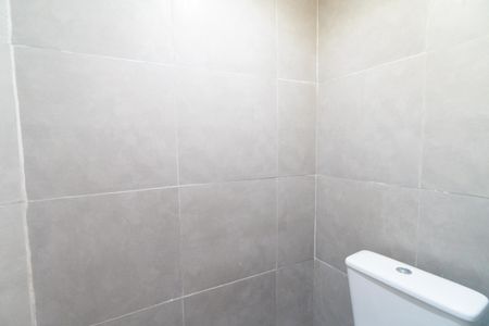 Banheiro de casa para alugar com 1 quarto, 35m² em Vila Babilonia, São Paulo