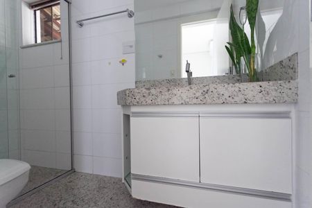 Apartamento para alugar com 160m², 3 quartos e 3 vagas Apartamento para alugar com 160m², 3 quartos e 3 vagasBanheiro da suíte