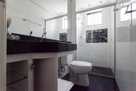 Banheiro social  de apartamento para alugar com 3 quartos, 160m² em Castelo, Belo Horizonte