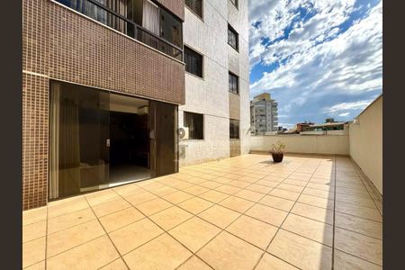 Apartamento para alugar com 160m², 3 quartos e 3 vagas Apartamento para alugar com 160m², 3 quartos e 3 vagasÁrea externa