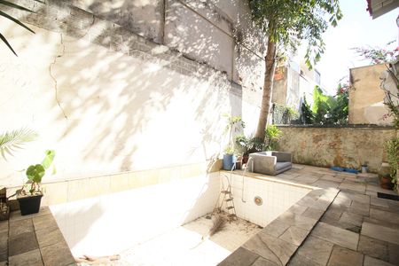 Casa para alugar com 350m², 4 quartos e 4 vagasQuintal