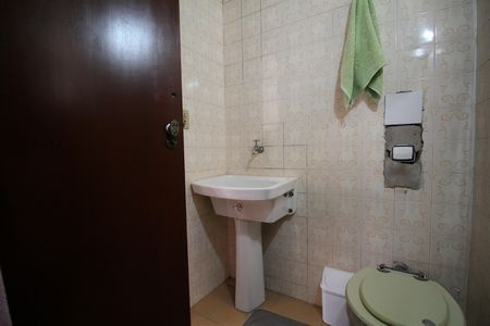 Casa para alugar com 350m², 4 quartos e 4 vagasBanheiro de serviço