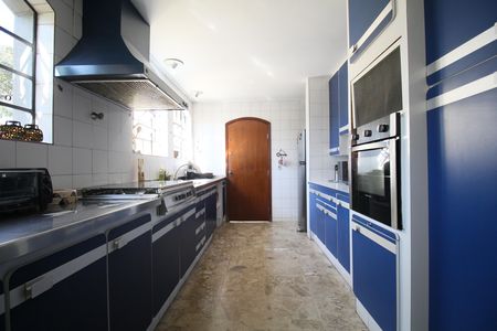Casa para alugar com 350m², 4 quartos e 4 vagasCozinha - Armários