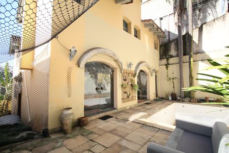 Casa para alugar com 350m², 4 quartos e 4 vagasQuintal