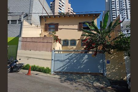 Casa para alugar com 350m², 4 quartos e 4 vagas Casa para alugar com 350m², 4 quartos e 4 vagasFachada