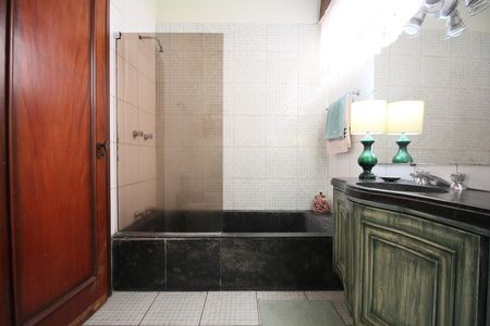 Casa para alugar com 350m², 4 quartos e 4 vagasBanheiro 1