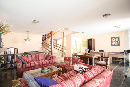 Casa para alugar com 350m², 4 quartos e 4 vagasSala