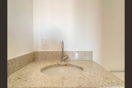 Banheiro  de apartamento à venda com 2 quartos, 50m² em Vila Osasco, Osasco