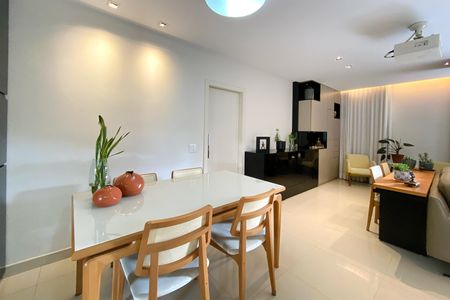 Apartamento à venda com 90m², 2 quartos e 1 vaga Apartamento à venda com 90m², 2 quartos e 1 vagaSala de Jantar