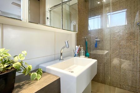 Apartamento à venda com 90m², 2 quartos e 1 vaga Apartamento à venda com 90m², 2 quartos e 1 vagaBanheiro da Suíte 1