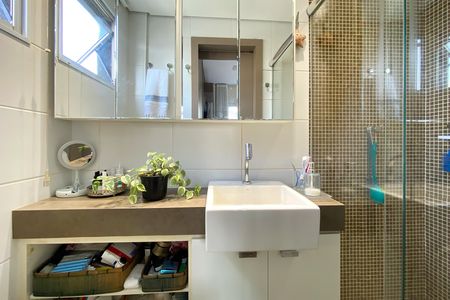 Apartamento à venda com 90m², 2 quartos e 1 vaga Apartamento à venda com 90m², 2 quartos e 1 vagaBanheiro da Suíte 1