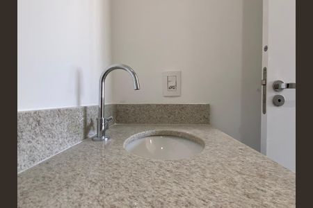 Banheiro da suíte de apartamento para alugar com 2 quartos, 50m² em Vila Osasco, Osasco