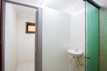 Banheiro de kitnet/studio para alugar com 1 quarto, 14m² em Campestre, Santo André