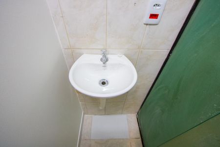 Banheiro de kitnet/studio para alugar com 1 quarto, 14m² em Campestre, Santo André