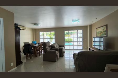 Sala de casa de condomínio à venda com 4 quartos, 400m² em Recreio dos Bandeirantes, Rio de Janeiro