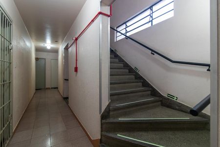 Apartamento à venda com 50m², 2 quartos e sem vaga Apartamento à venda com 50m², 2 quartos e sem vagaEscada