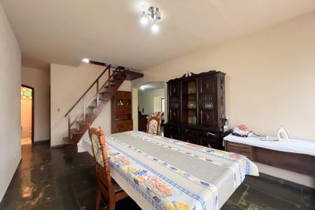 Casa para alugar com 800m², 3 quartos e 4 vagas