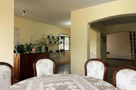 Casa para alugar com 800m², 3 quartos e 4 vagas