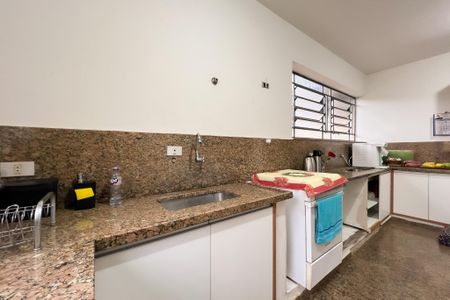 Casa para alugar com 800m², 3 quartos e 4 vagas