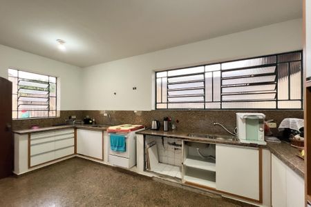 Casa para alugar com 800m², 3 quartos e 4 vagas