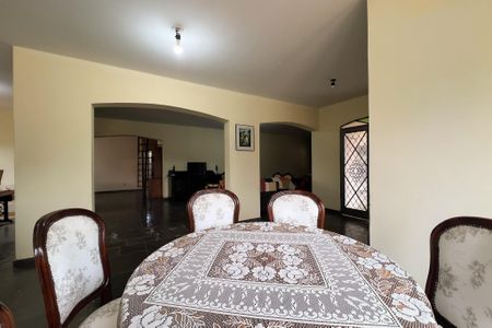 Casa para alugar com 800m², 3 quartos e 4 vagas